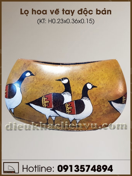 Lọ hoa vẽ tay độc bản